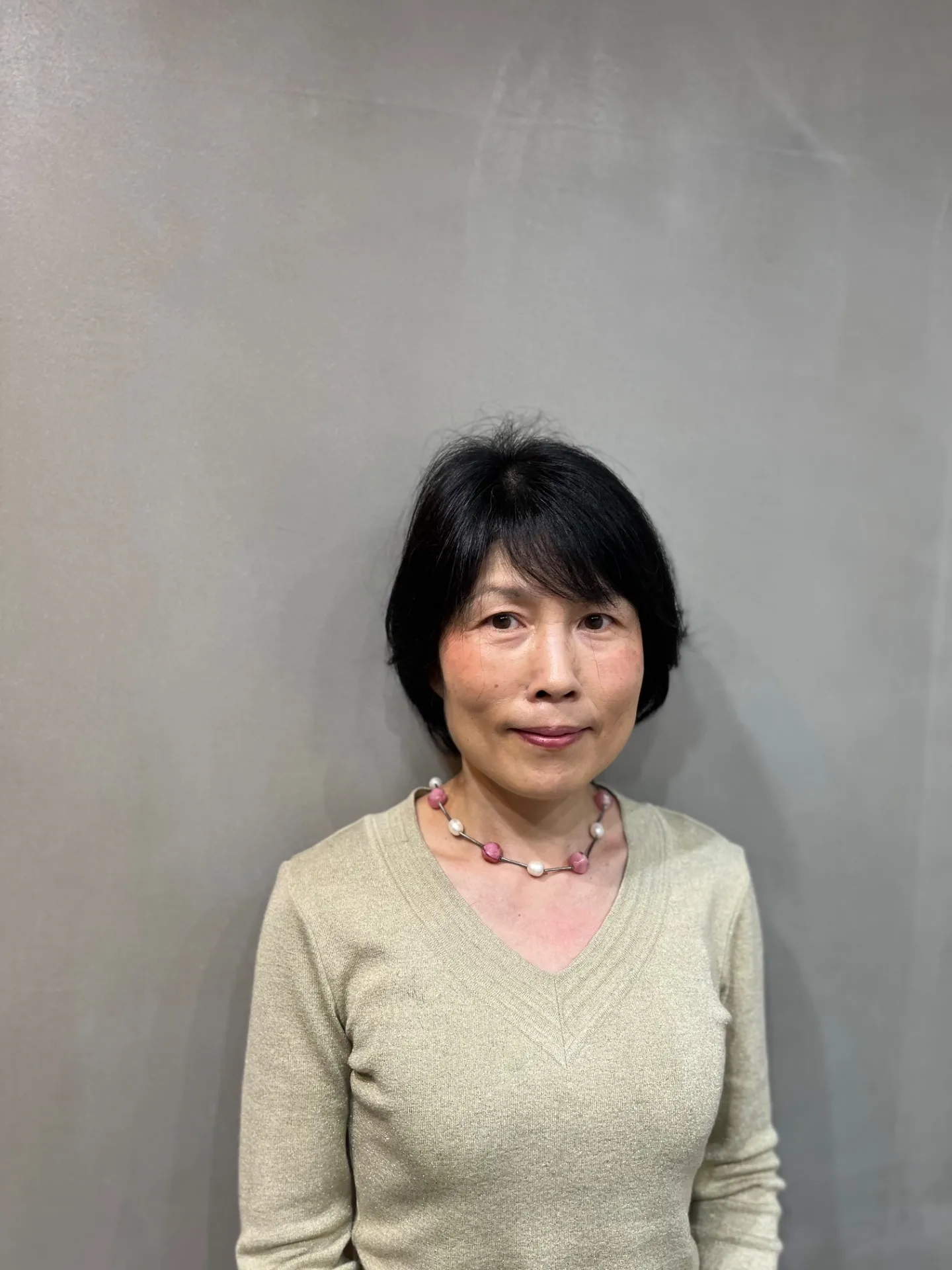 美しいサイドラインが際立つ。50代・60代・70代の前下がりショートボブ