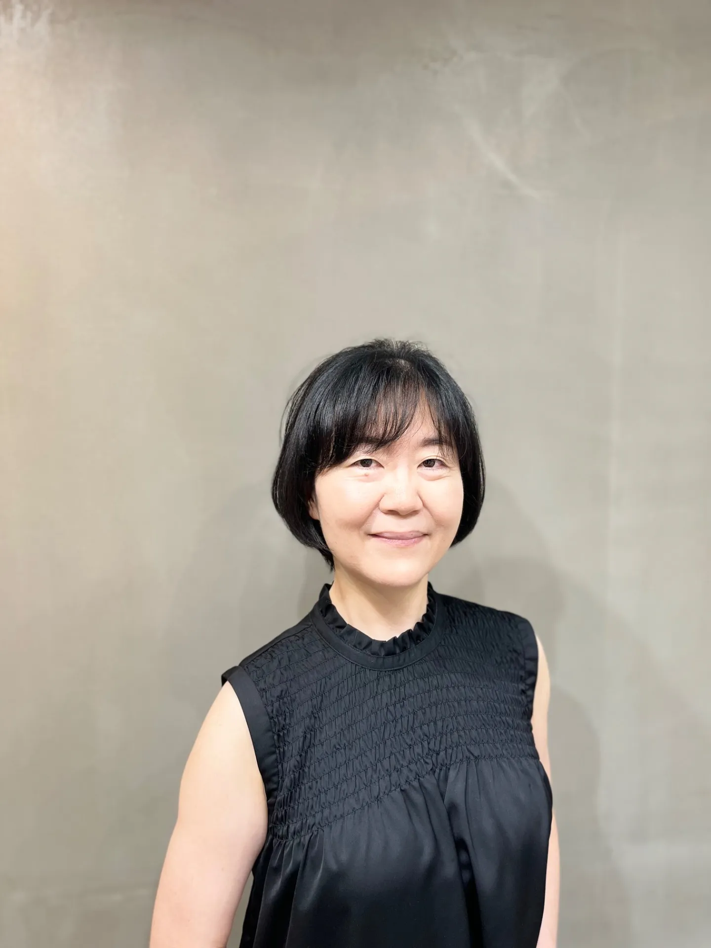 上品さと軽さを両立。50代女性のためのショートボブ